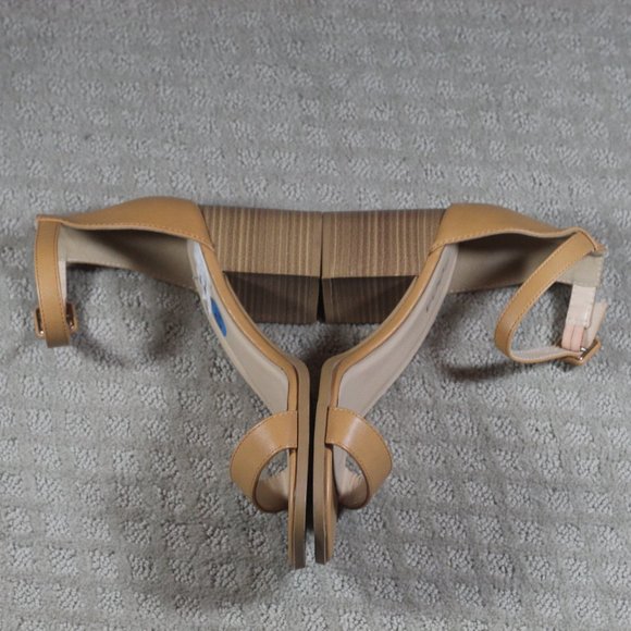 NWOT Soda Size 10 Tan Ankle Strap Block 3.5" Heels - Picture 3 of 6